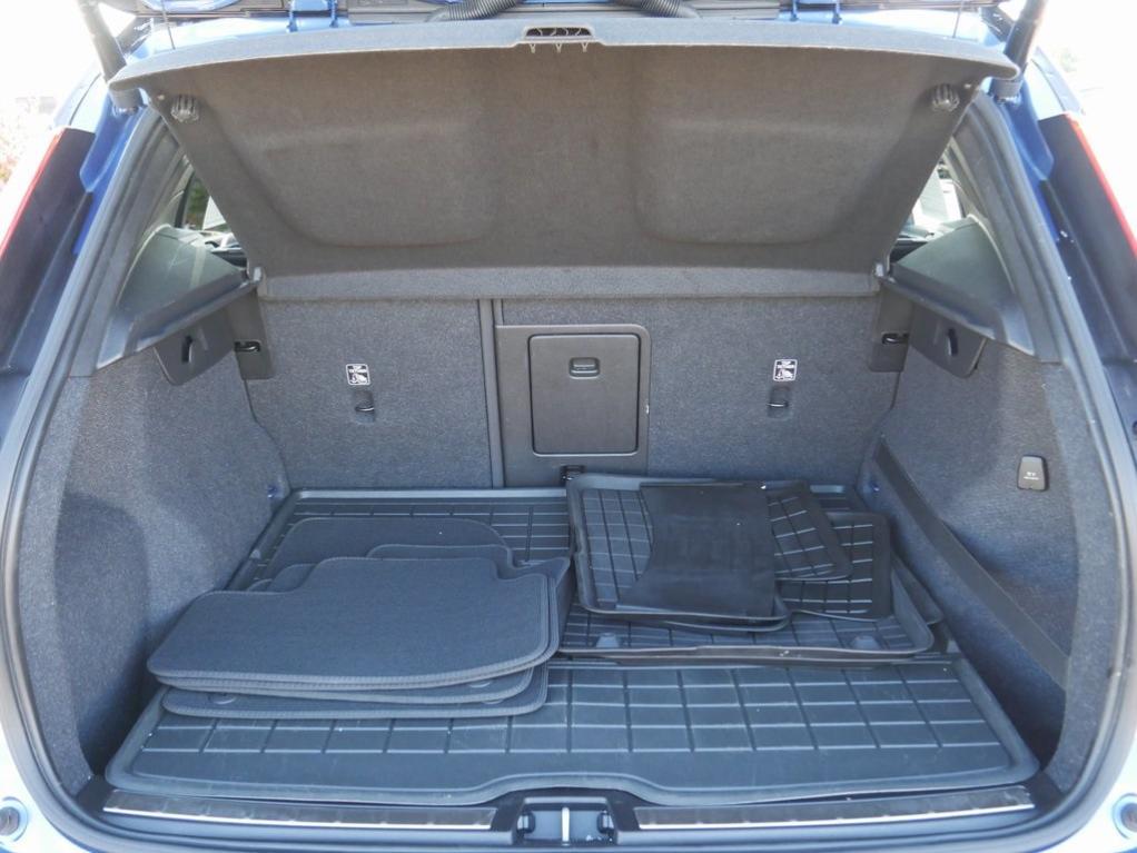 used 2019 Volvo XC40 car, priced at $22,300