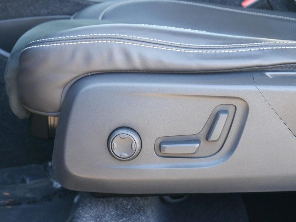 used 2019 Volvo XC40 car, priced at $22,300