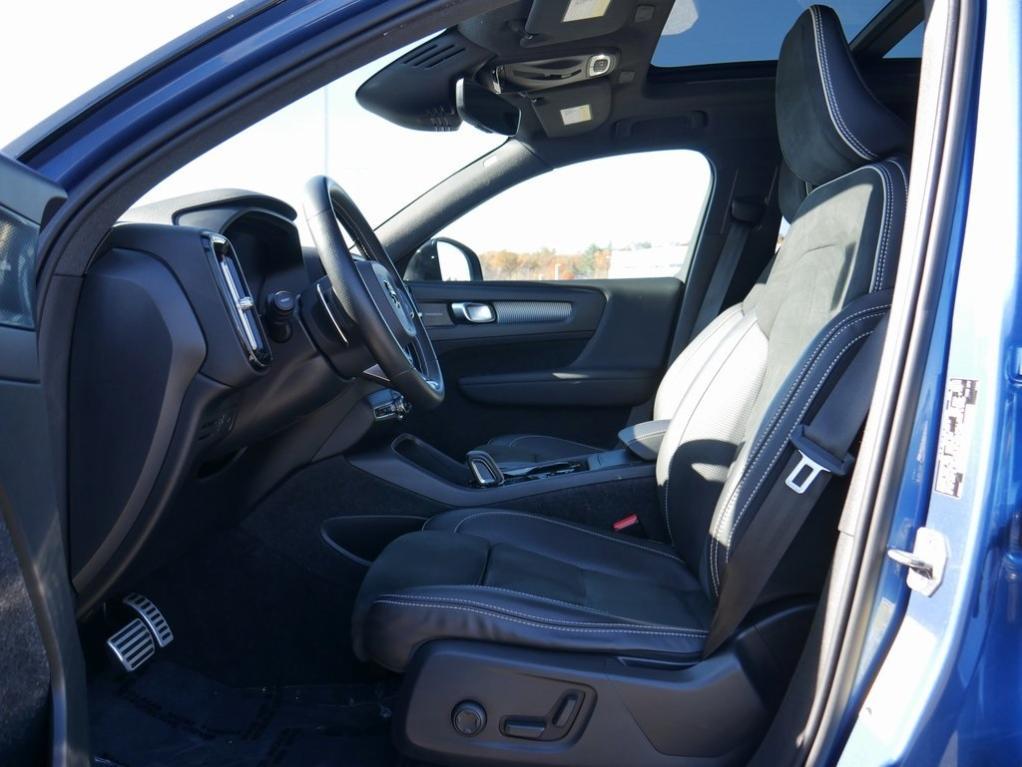 used 2019 Volvo XC40 car, priced at $22,300