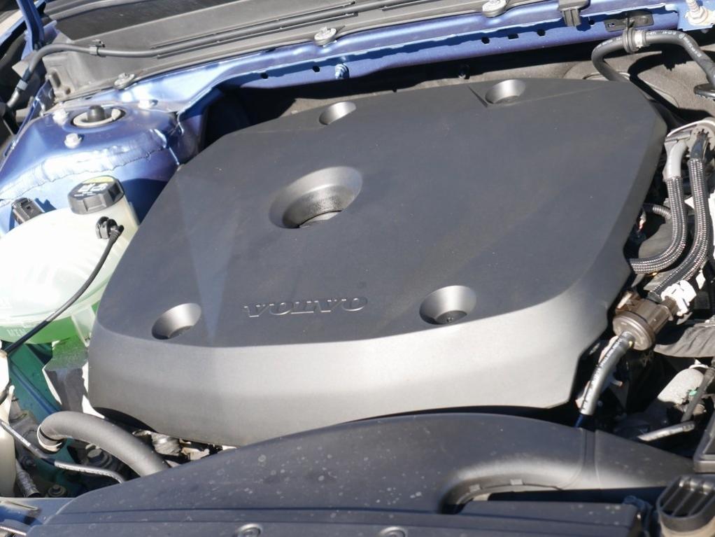 used 2019 Volvo XC40 car, priced at $22,300