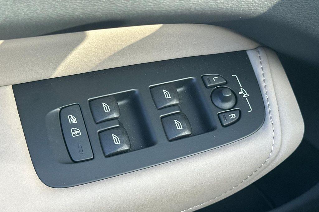 new 2026 Volvo XC60 car, priced at $59,600