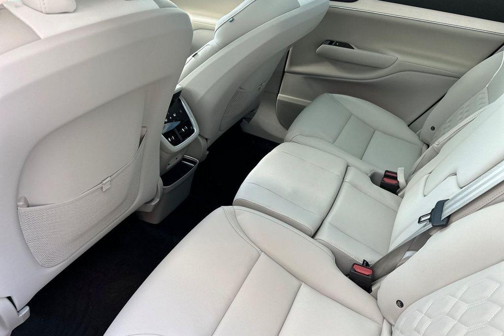new 2025 Volvo EX90 car, priced at $86,290