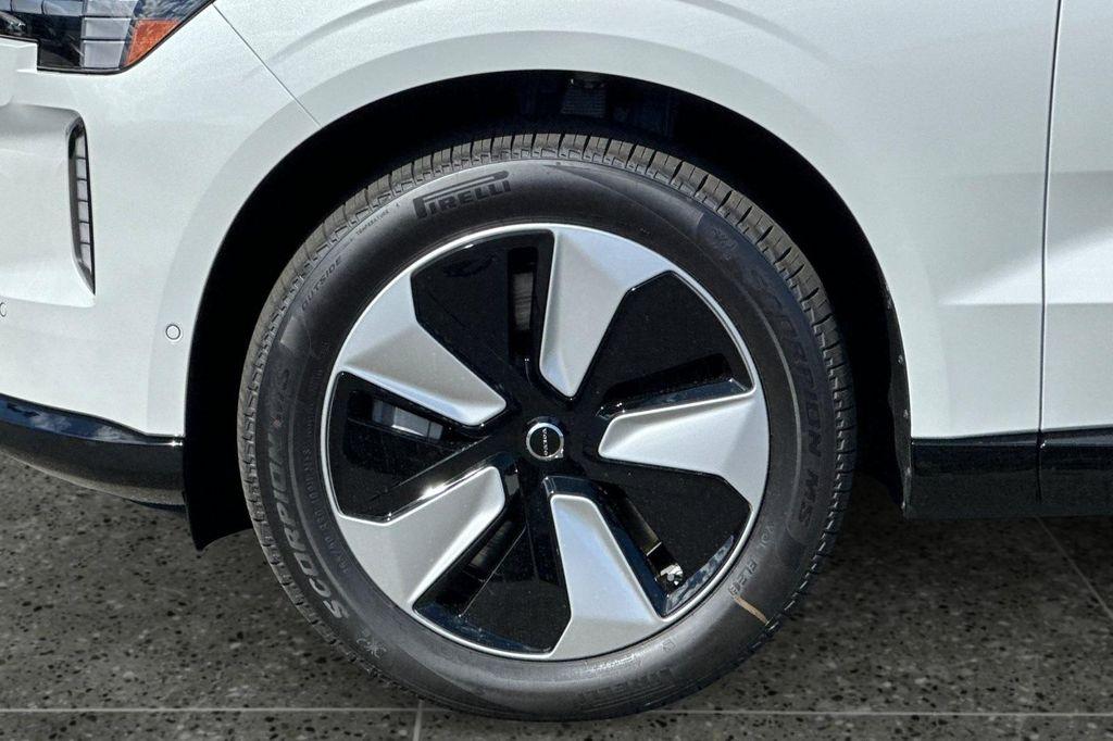 new 2025 Volvo EX90 car, priced at $86,290