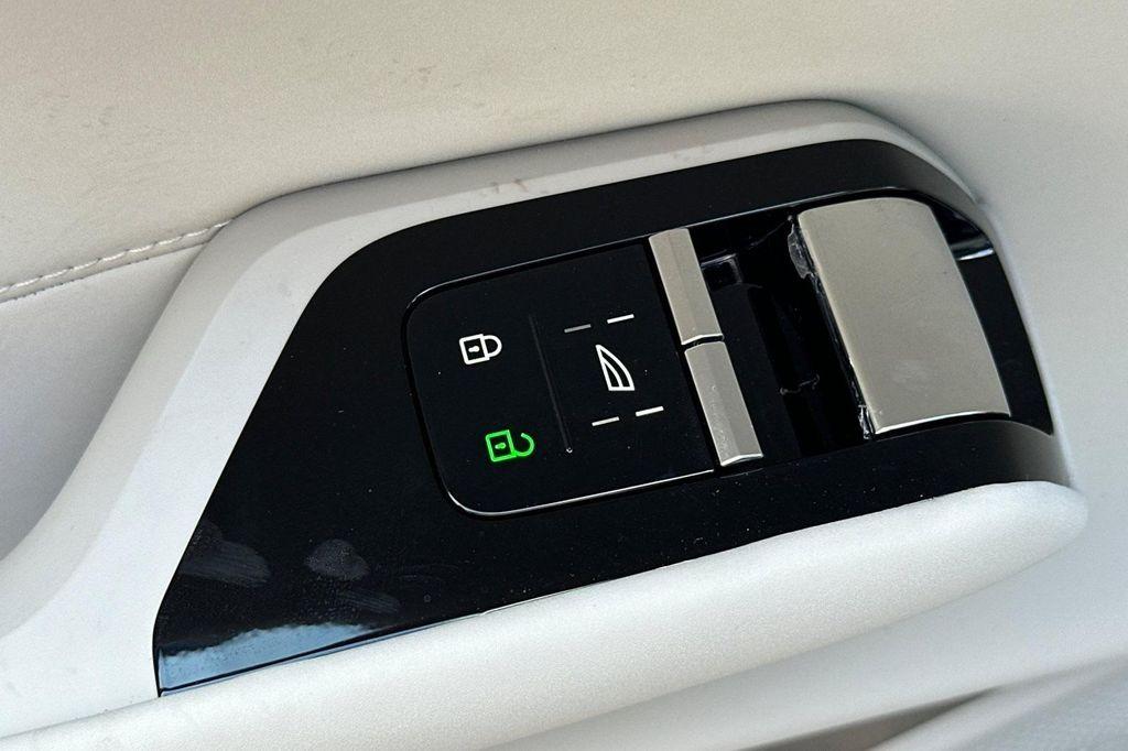 new 2025 Volvo EX90 car, priced at $86,290