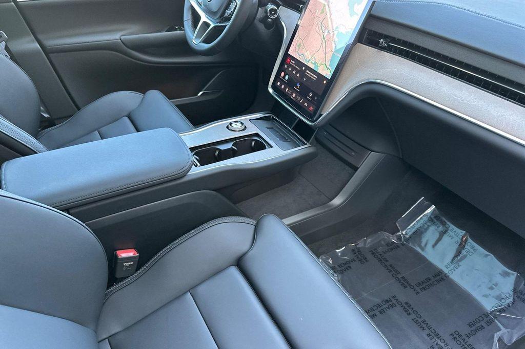 new 2025 Volvo EX90 car, priced at $81,290