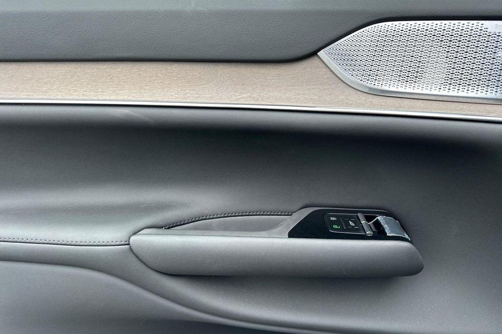 new 2025 Volvo EX90 car, priced at $95,320