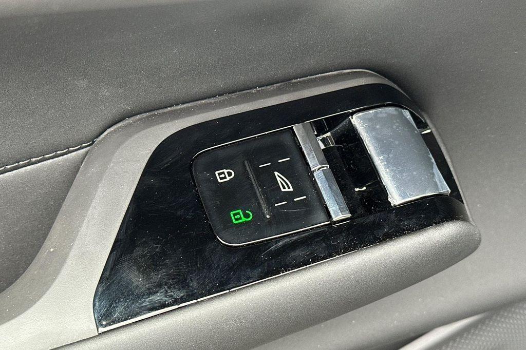 new 2025 Volvo EX90 car, priced at $95,320