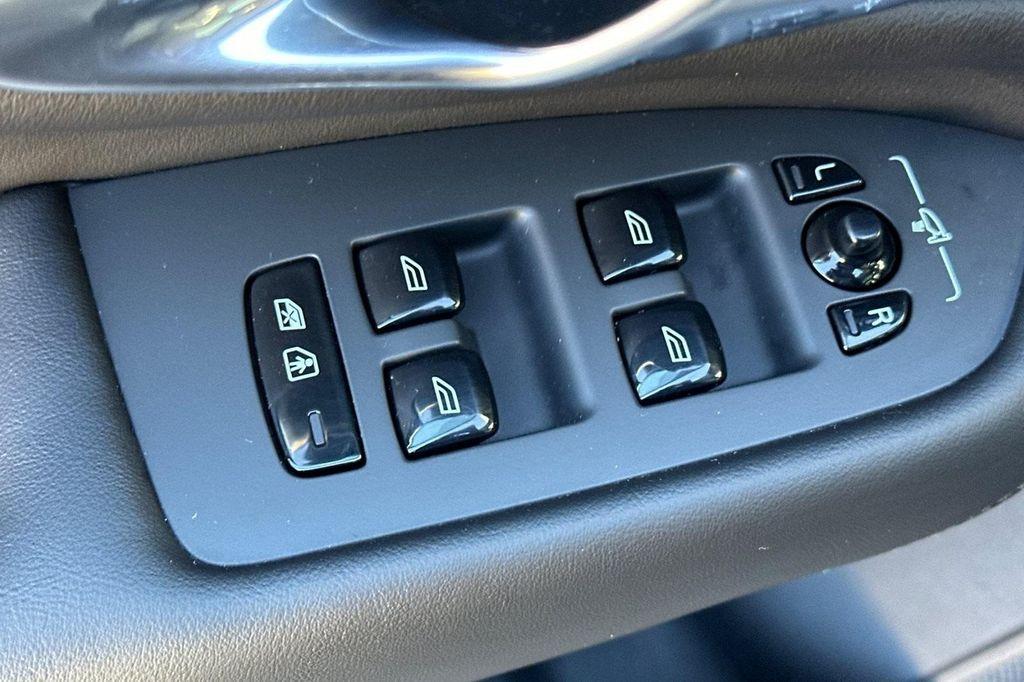 used 2023 Volvo XC90 Recharge Plug-In Hybrid car, priced at $49,999
