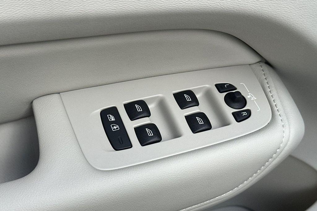 new 2026 Volvo XC60 car, priced at $63,935