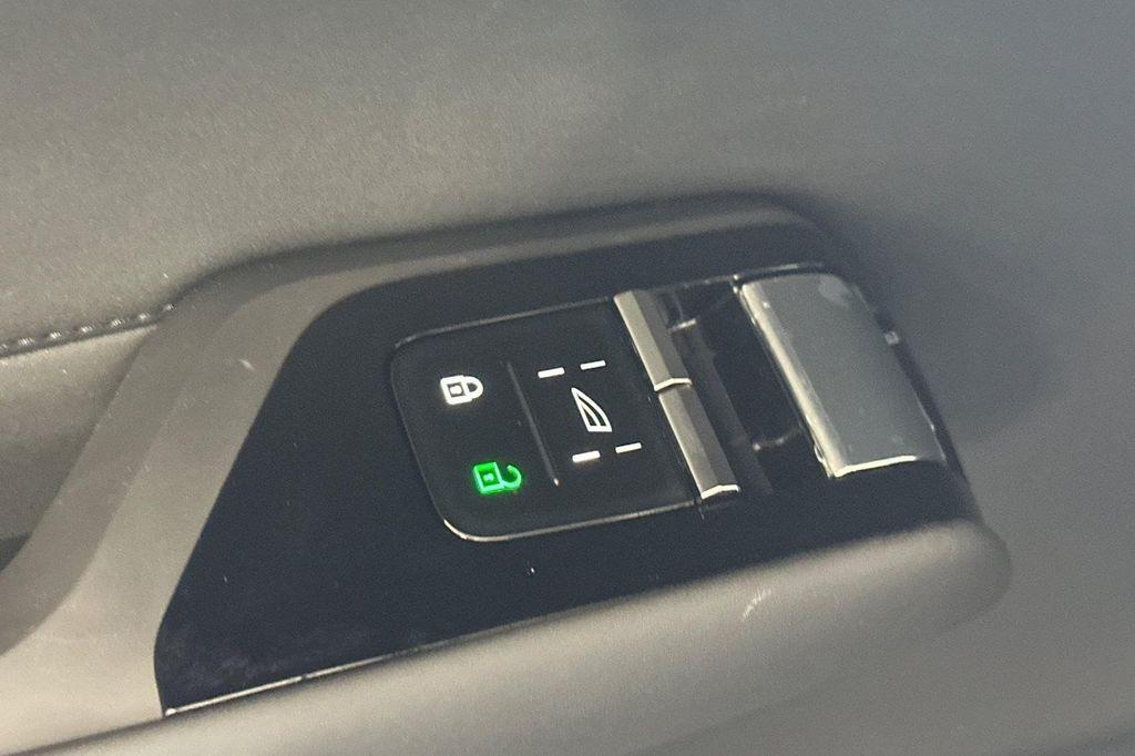 new 2025 Volvo EX90 car, priced at $93,840