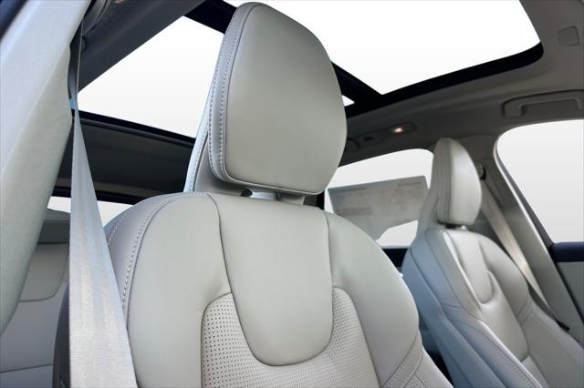 new 2025 Volvo XC60 car, priced at $60,660