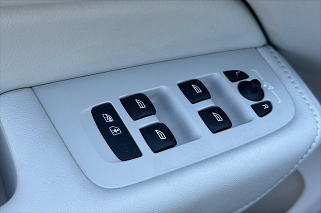 new 2025 Volvo XC60 car, priced at $60,660