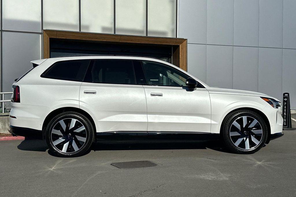 new 2025 Volvo EX90 car, priced at $88,945