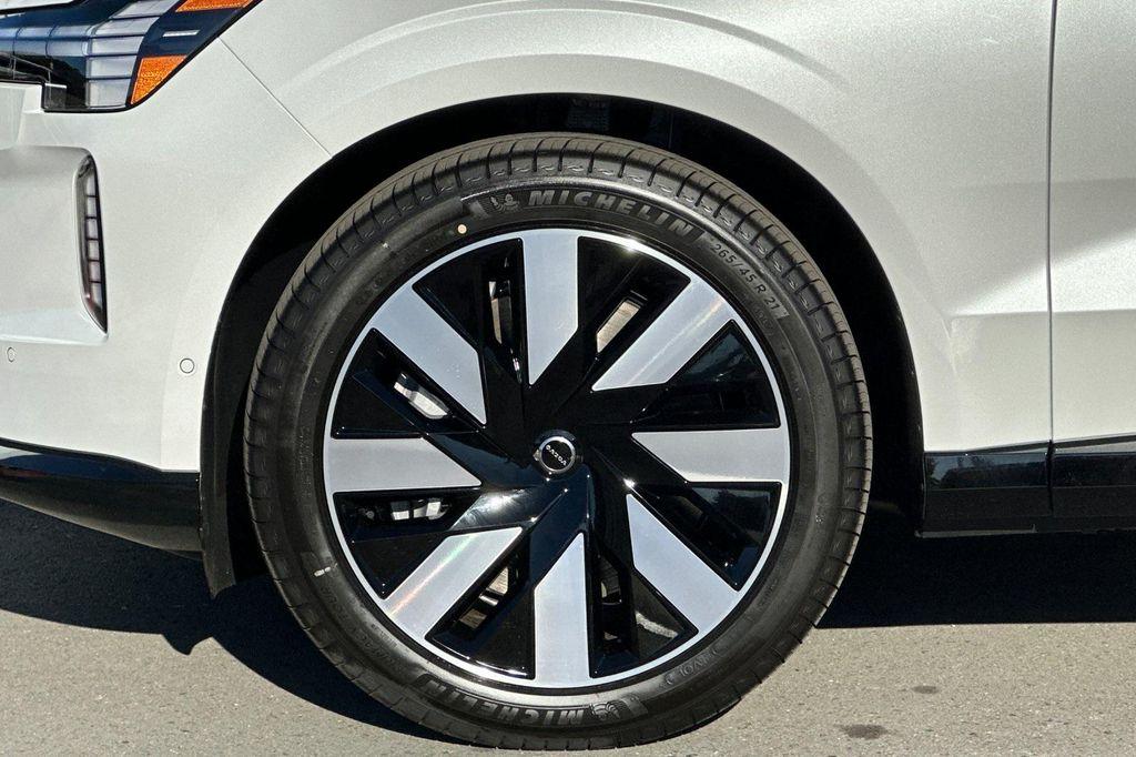 new 2025 Volvo EX90 car, priced at $88,945