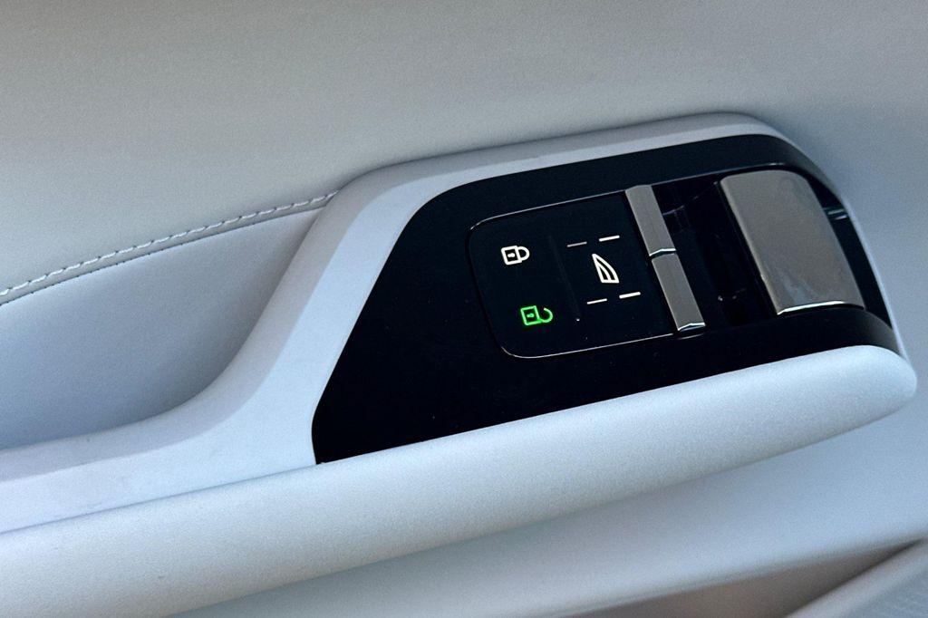 new 2025 Volvo EX90 car, priced at $88,945