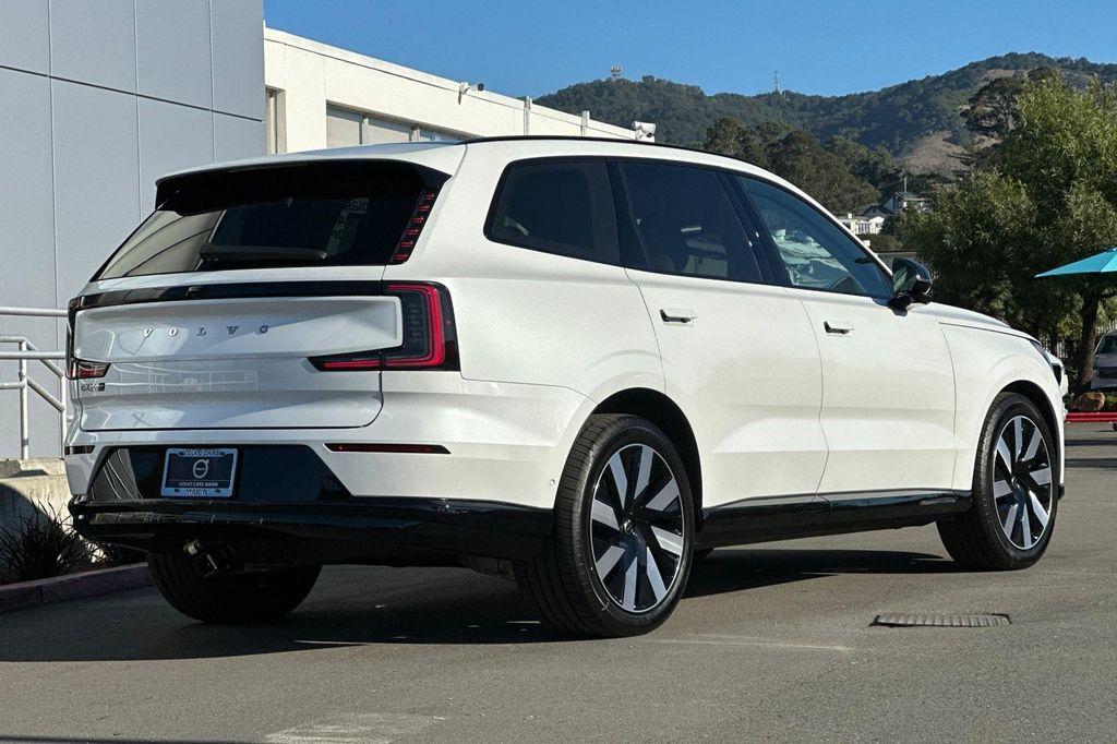 new 2025 Volvo EX90 car, priced at $88,945