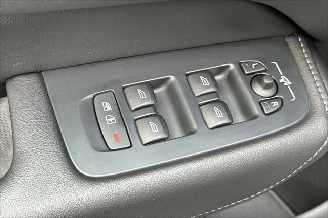 used 2022 Volvo XC60 Recharge Plug-In Hybrid car, priced at $46,400