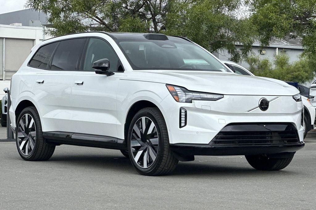 new 2025 Volvo EX90 car, priced at $88,325