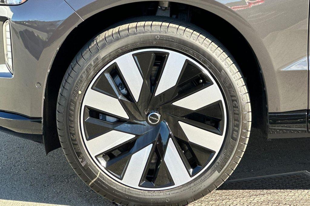 new 2025 Volvo EX90 car, priced at $85,895