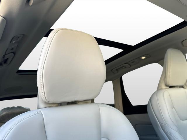 new 2025 Volvo XC60 car, priced at $60,660