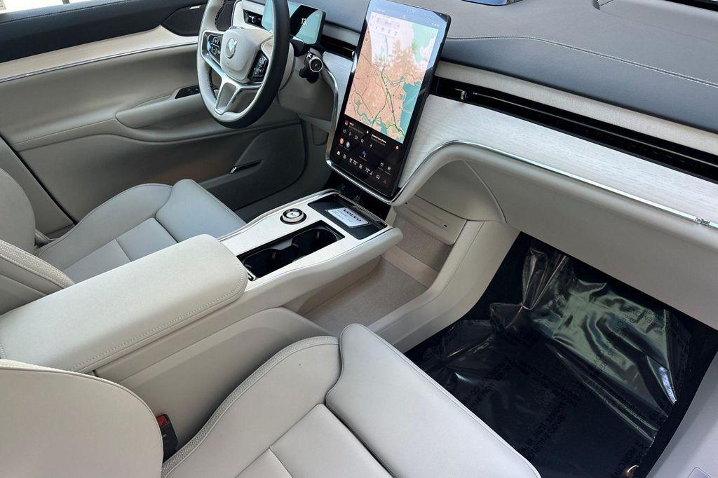 new 2025 Volvo EX90 car, priced at $83,825