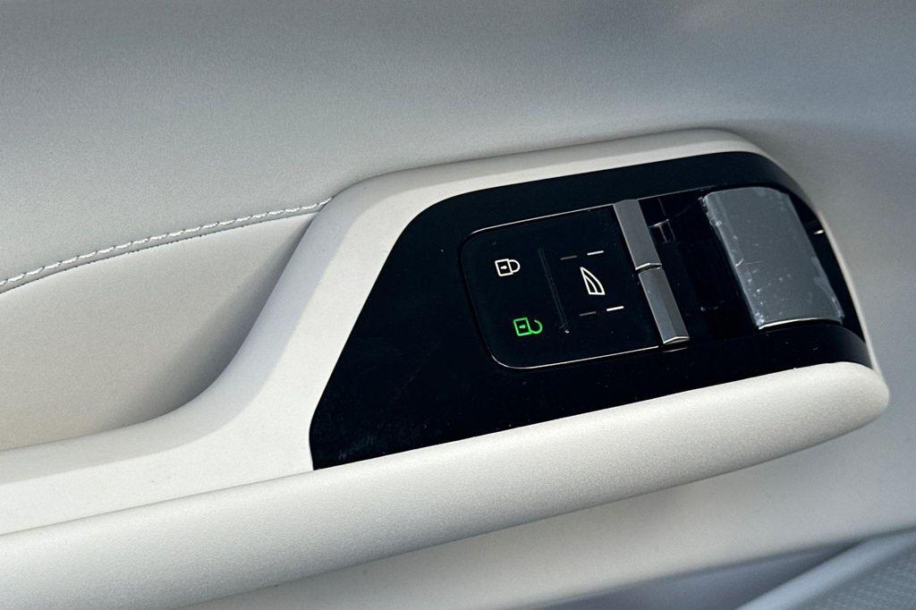 new 2025 Volvo EX90 car, priced at $83,825