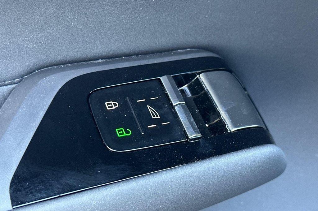 new 2025 Volvo EX90 car, priced at $95,320