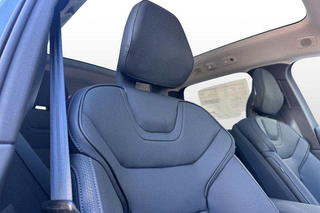 new 2025 Volvo EX90 car, priced at $95,320