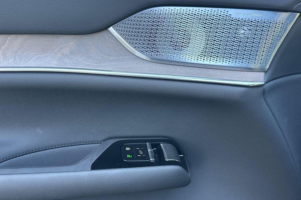 new 2025 Volvo EX90 car, priced at $95,320