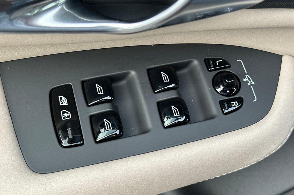 new 2026 Volvo XC90 car, priced at $71,825