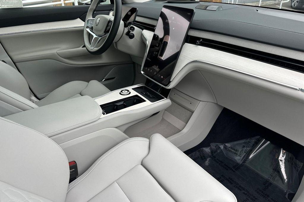 new 2025 Volvo EX90 car, priced at $88,945