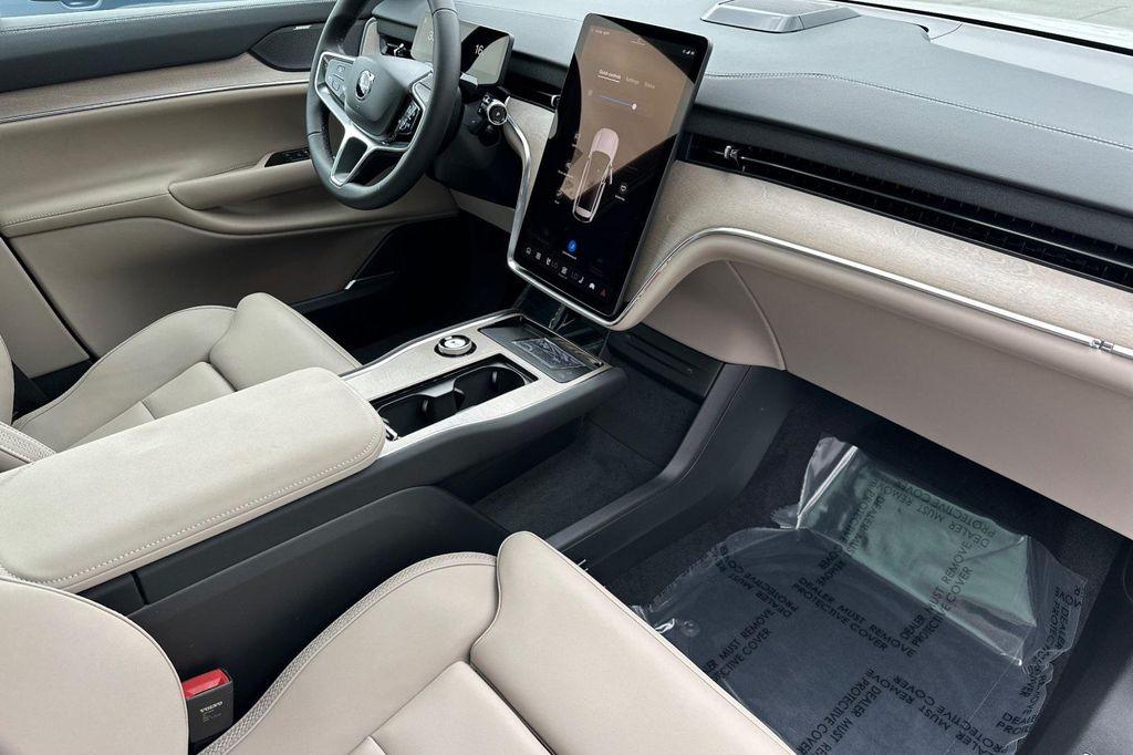 new 2025 Volvo EX90 car, priced at $87,365