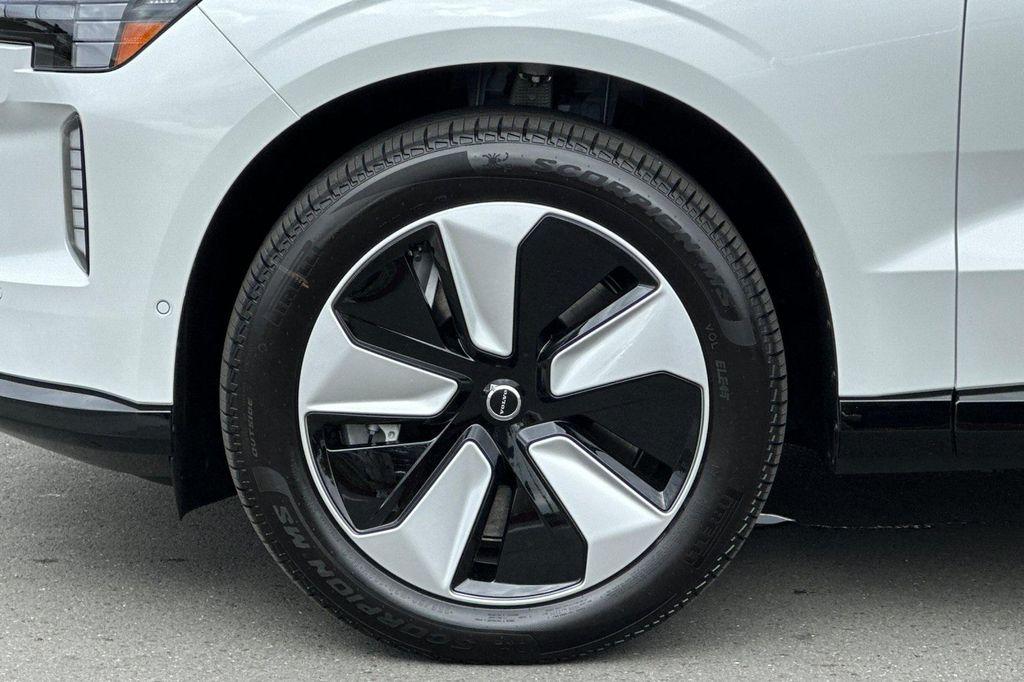 new 2025 Volvo EX90 car, priced at $87,365