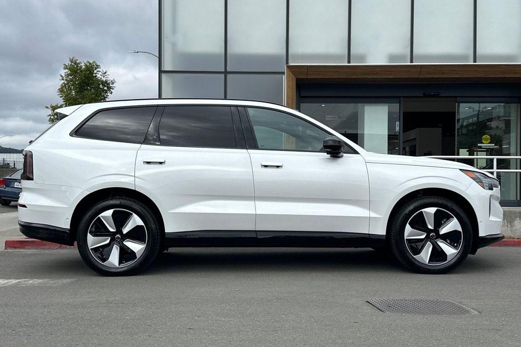 new 2025 Volvo EX90 car, priced at $87,365