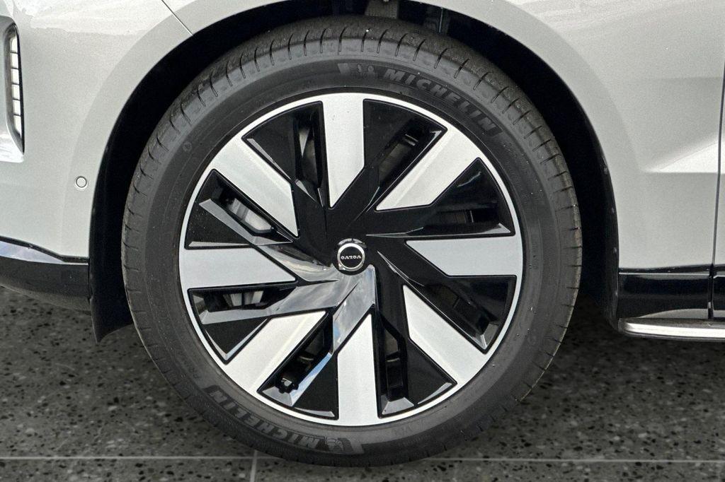 new 2025 Volvo EX90 car, priced at $95,360
