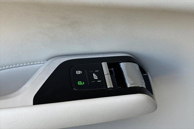 new 2025 Volvo EX90 car, priced at $89,420
