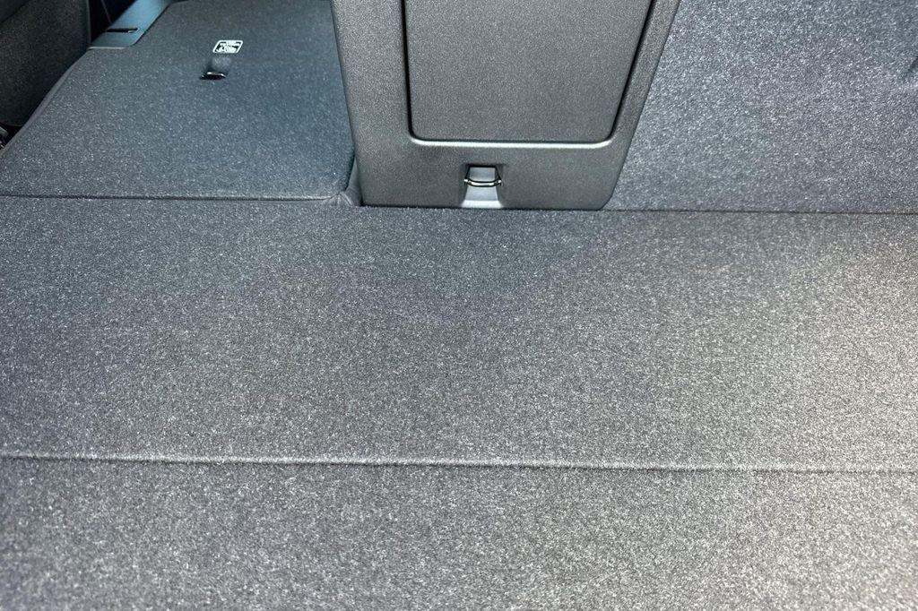 new 2025 Volvo XC40 car, priced at $48,335