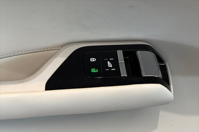 new 2025 Volvo EX90 car, priced at $91,990