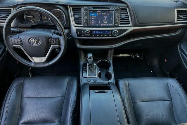 used 2015 Toyota Highlander car, priced at $21,700