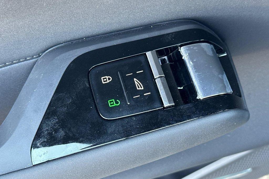 new 2025 Volvo EX90 car, priced at $95,320