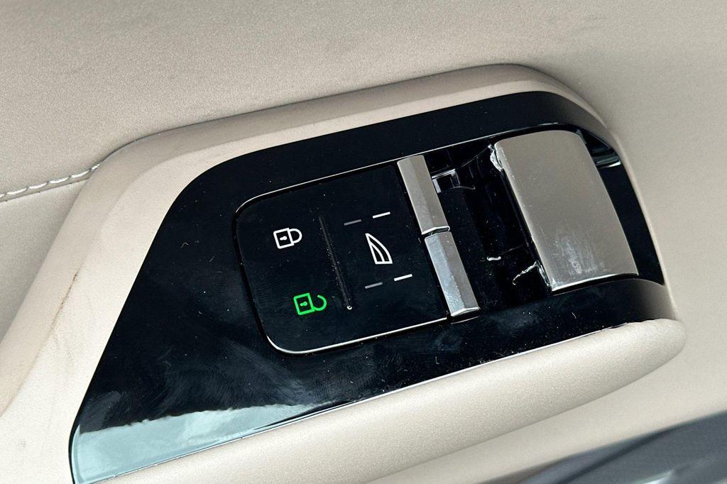 new 2025 Volvo EX90 car, priced at $95,710