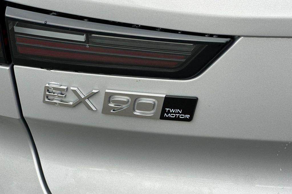 new 2025 Volvo EX90 car, priced at $95,710