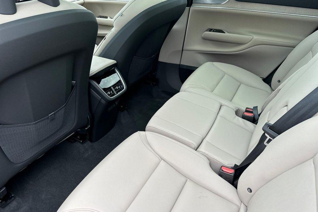 new 2025 Volvo EX90 car, priced at $95,710