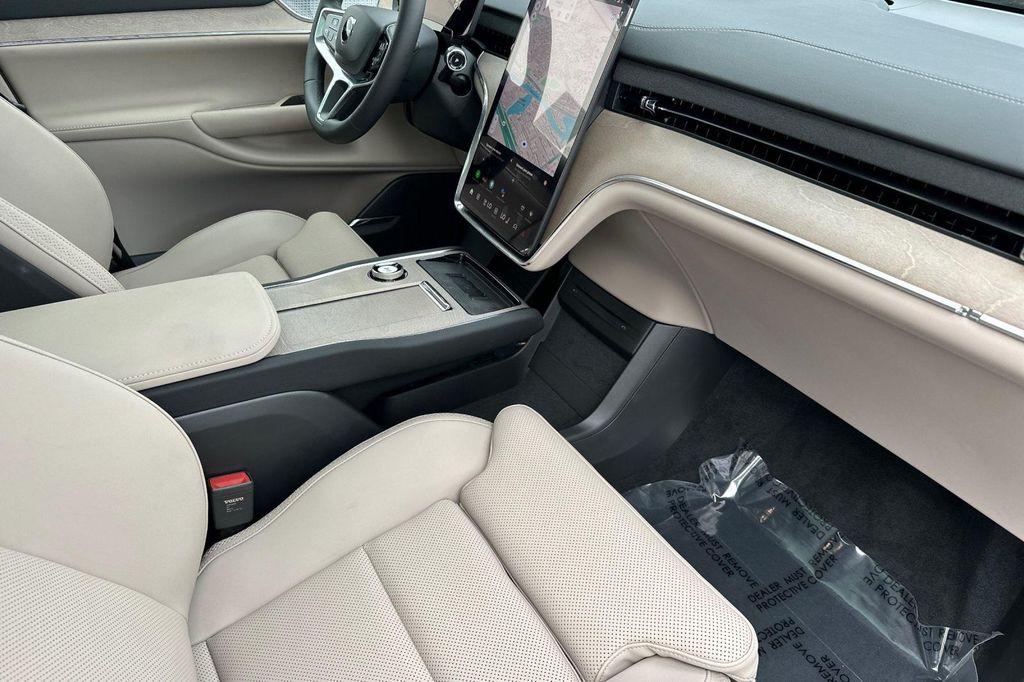 new 2025 Volvo EX90 car, priced at $95,710