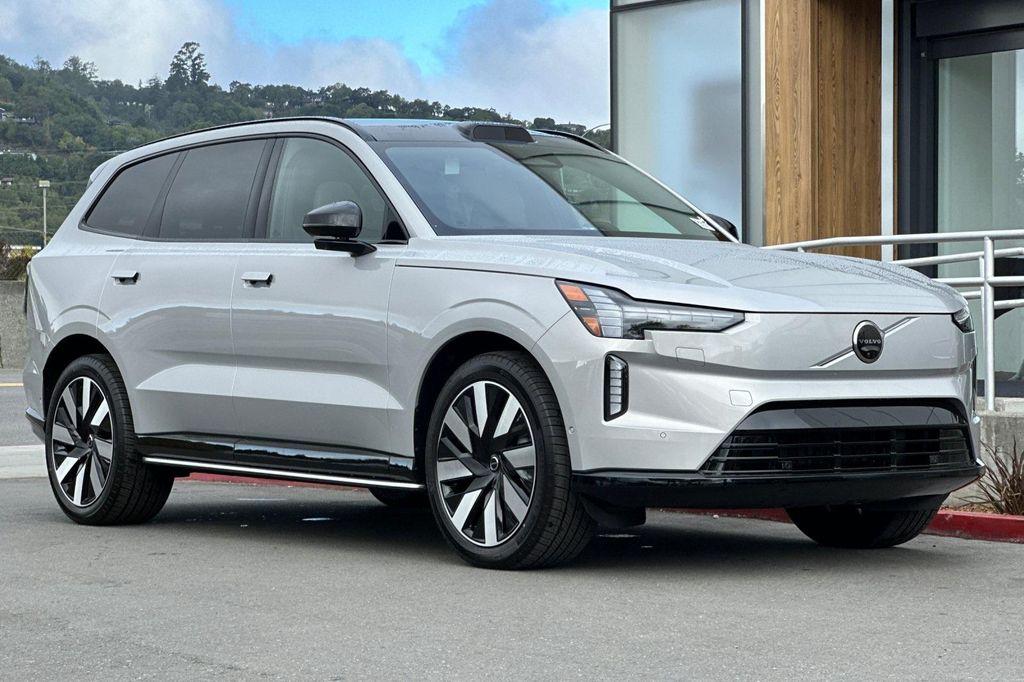 new 2025 Volvo EX90 car, priced at $95,710