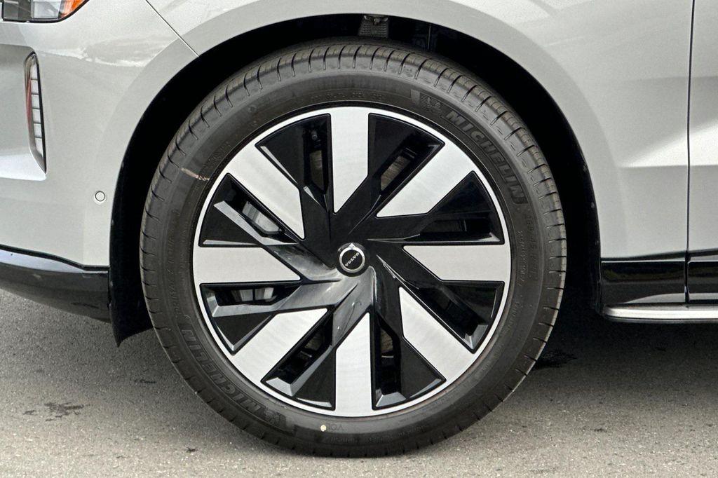 new 2025 Volvo EX90 car, priced at $95,710