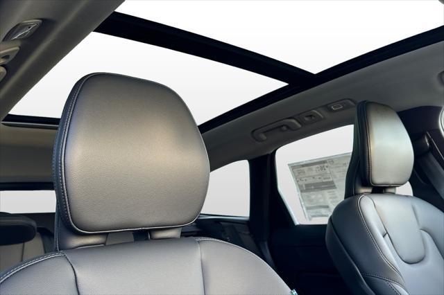 new 2025 Volvo XC60 car, priced at $50,325