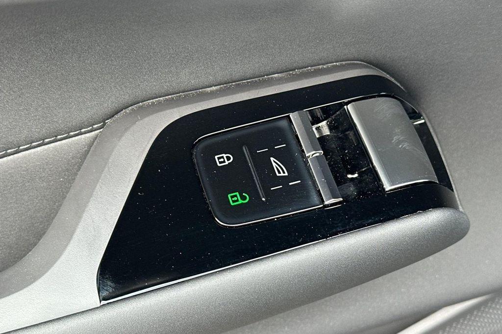 new 2025 Volvo EX90 car