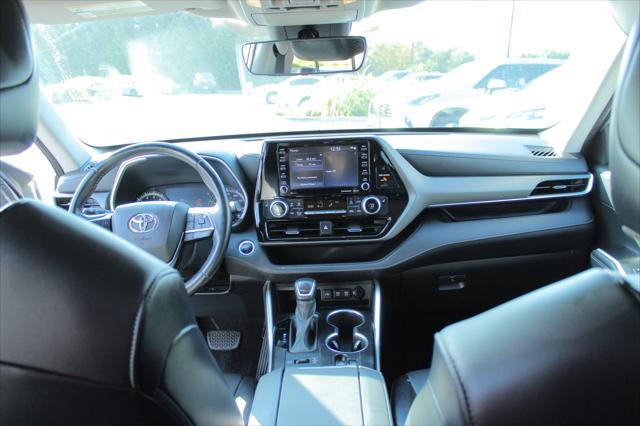 used 2021 Toyota Highlander car, priced at $32,900