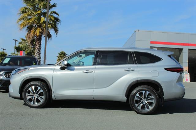 used 2021 Toyota Highlander car, priced at $32,900